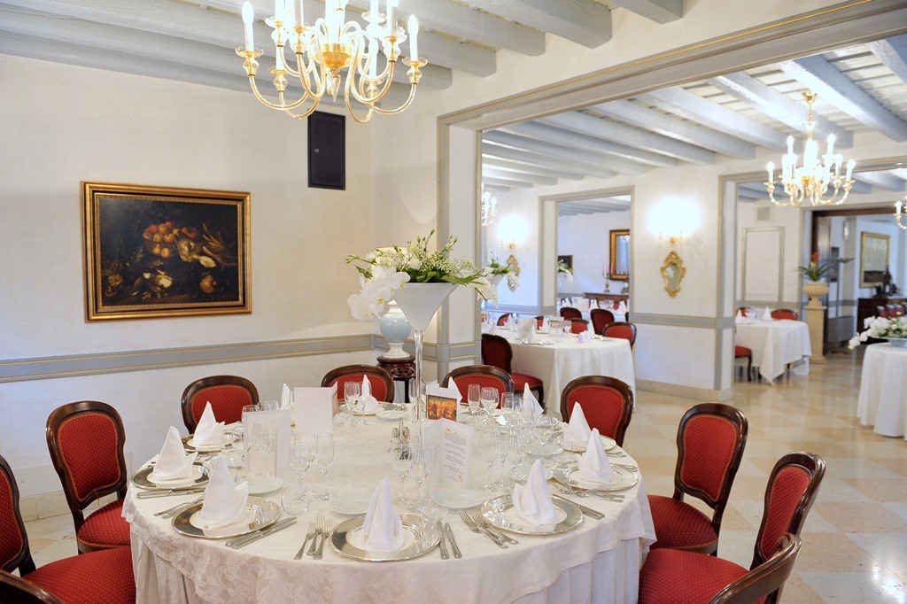 Gli Ambienti E Le Sale Da Pranzo Hotel Ristorante Aldo Moro