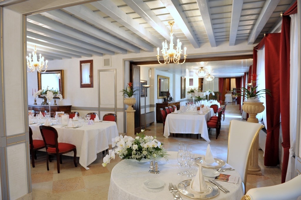 Gli Ambienti E Le Sale Da Pranzo Hotel Ristorante Aldo Moro